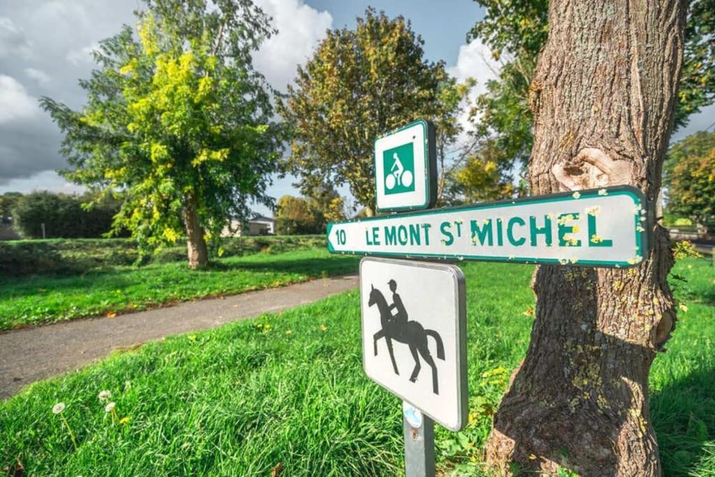 La Parenthese Amoureuse Pontorson Buitenkant foto